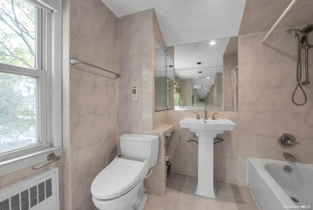 81 Hilldale Road Albertson NY 11507