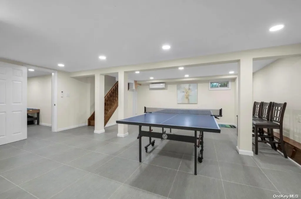 81 Hilldale Road Albertson NY 11507
