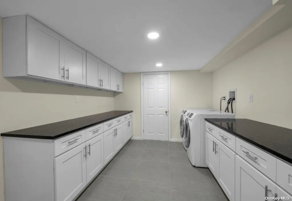 81 Hilldale Road Albertson NY 11507