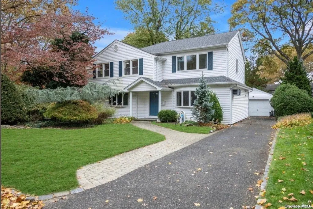81 Hilldale Road Albertson NY 11507