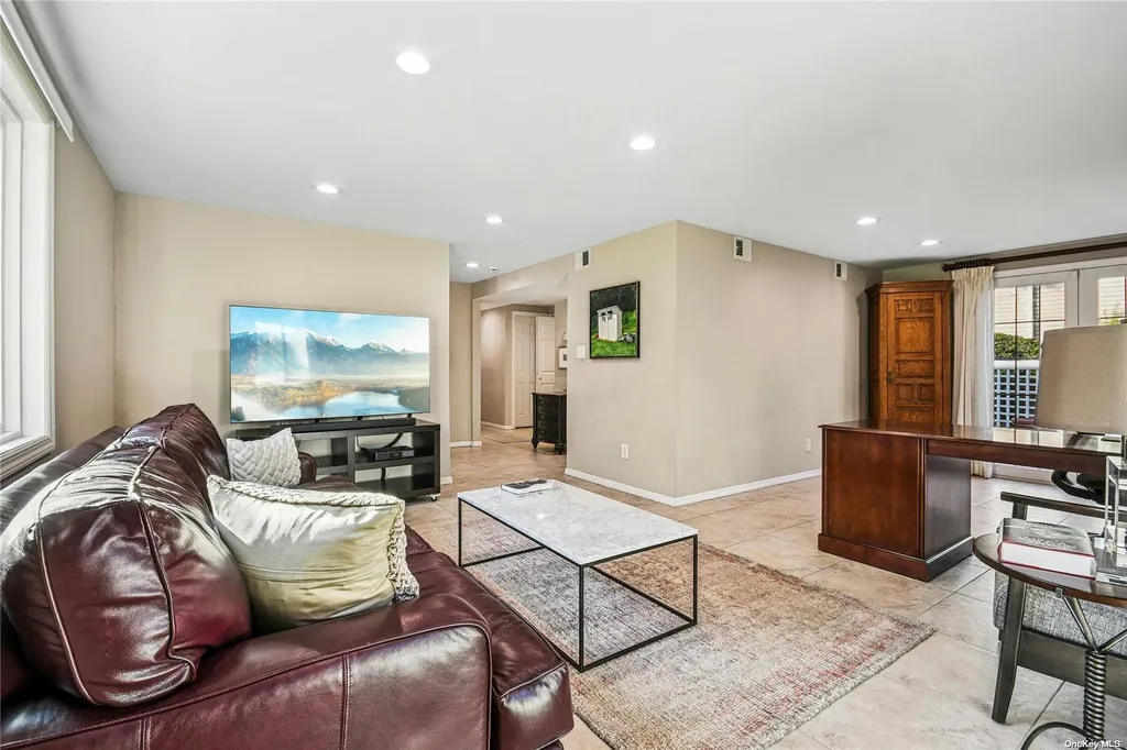 57 Barry Lane Syosset NY 11791