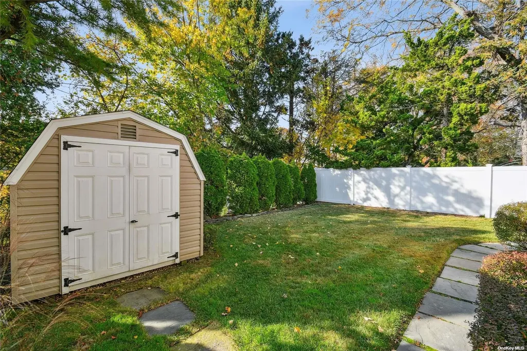 57 Barry Lane Syosset NY 11791