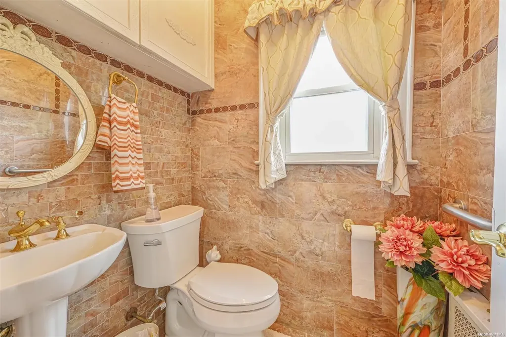 1534 Moffitt Avenue Hewlett NY 11557