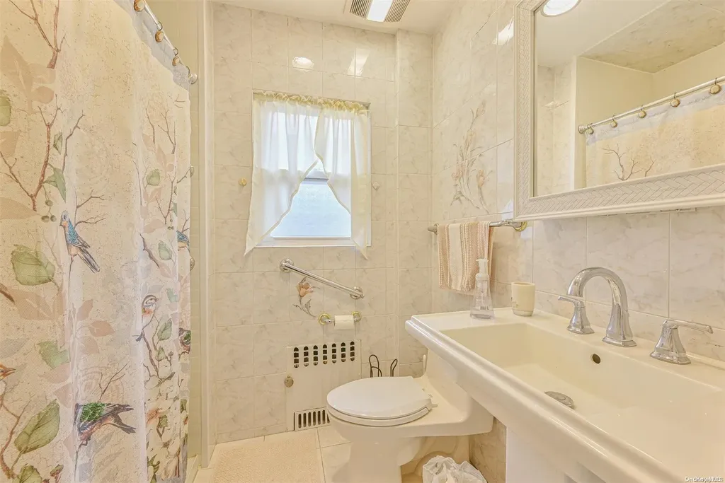 1534 Moffitt Avenue Hewlett NY 11557