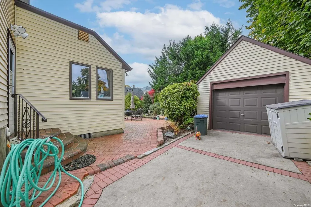 1534 Moffitt Avenue Hewlett NY 11557