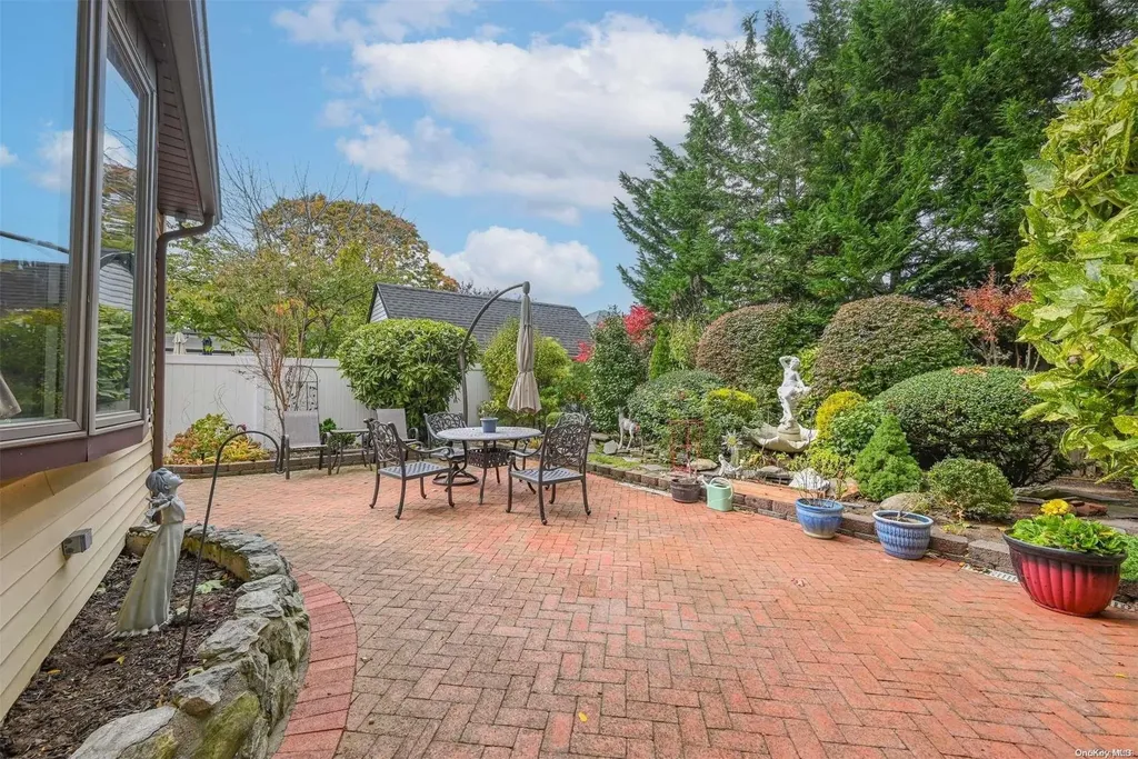 1534 Moffitt Avenue Hewlett NY 11557