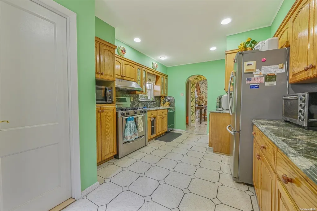1534 Moffitt Avenue Hewlett NY 11557