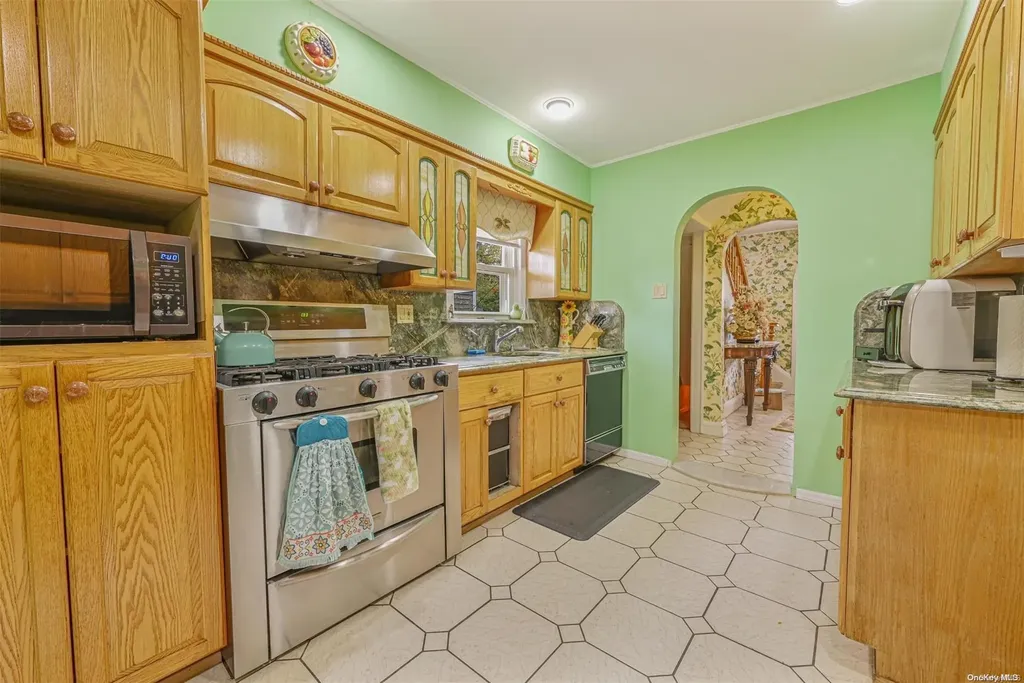 1534 Moffitt Avenue Hewlett NY 11557