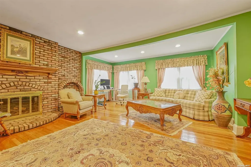 1534 Moffitt Avenue Hewlett NY 11557