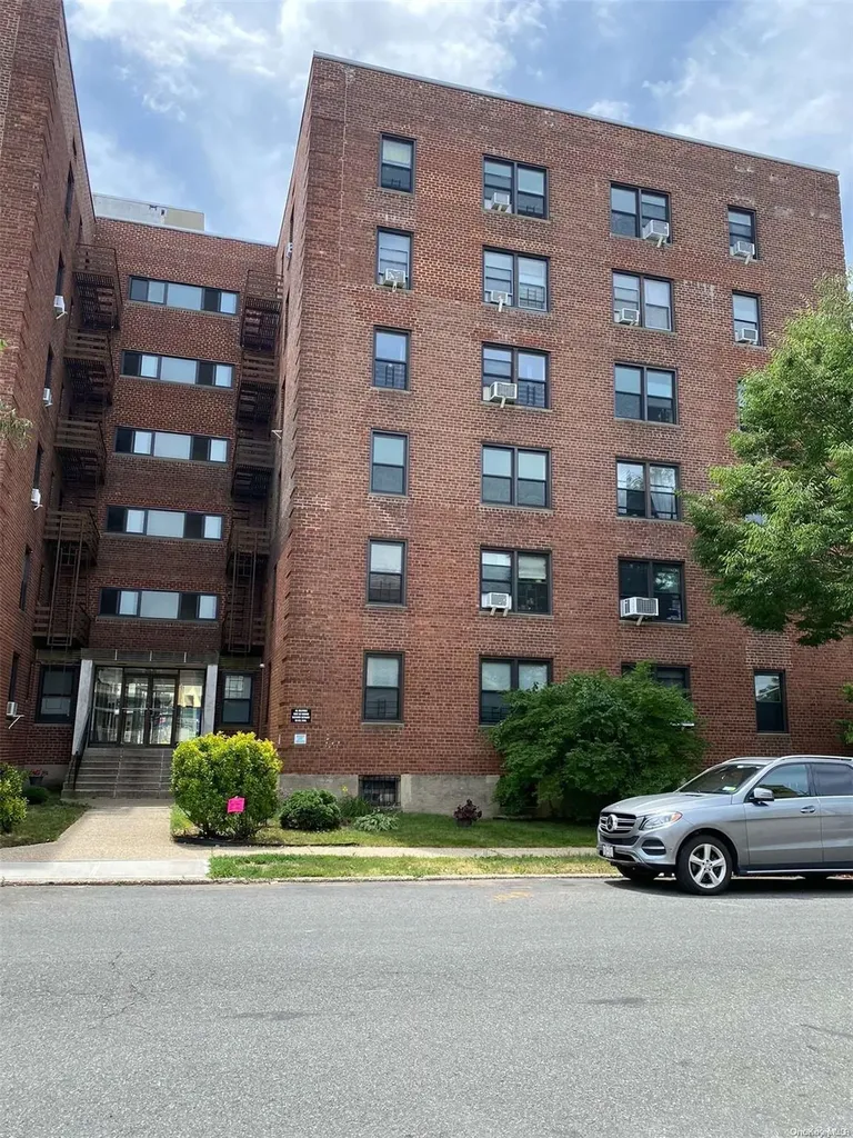 216-70 77 Avenue Bayside NY 11364