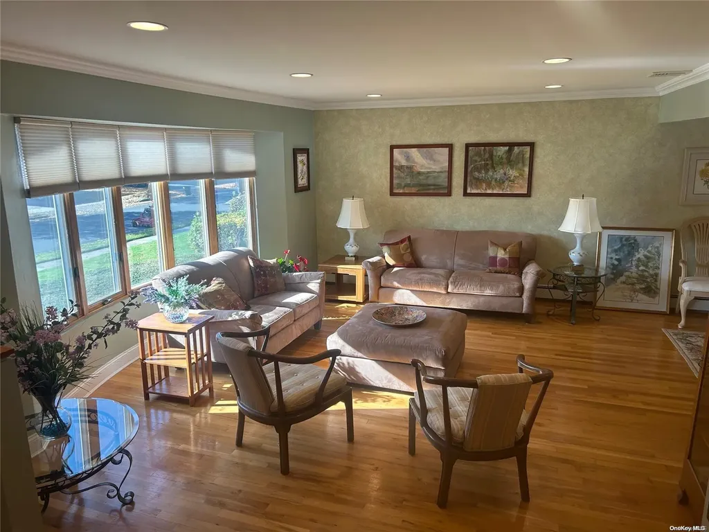 90 Nassau Avenue Plainview NY 11803