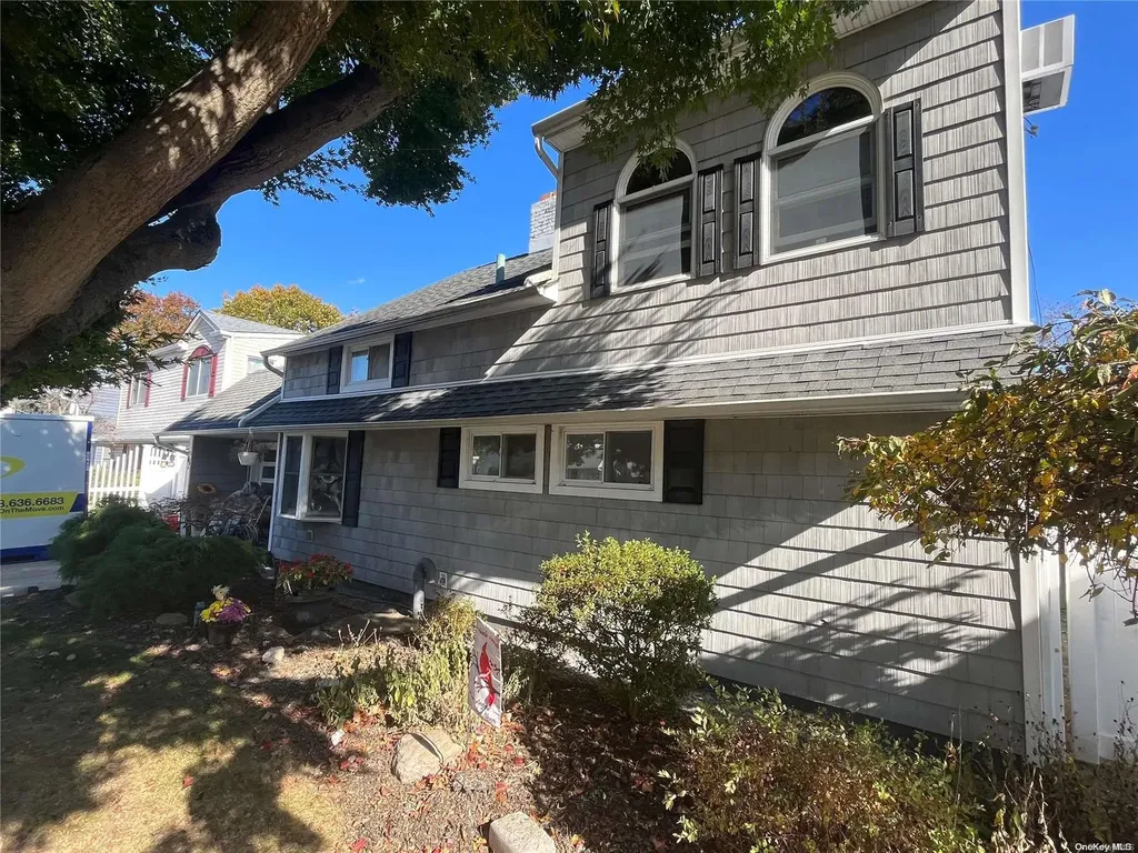 45 Blackbird Lane Levittown NY 11756