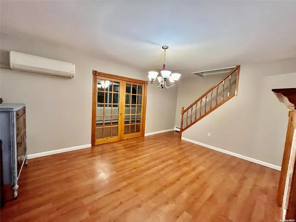 45 Blackbird Lane Levittown NY 11756