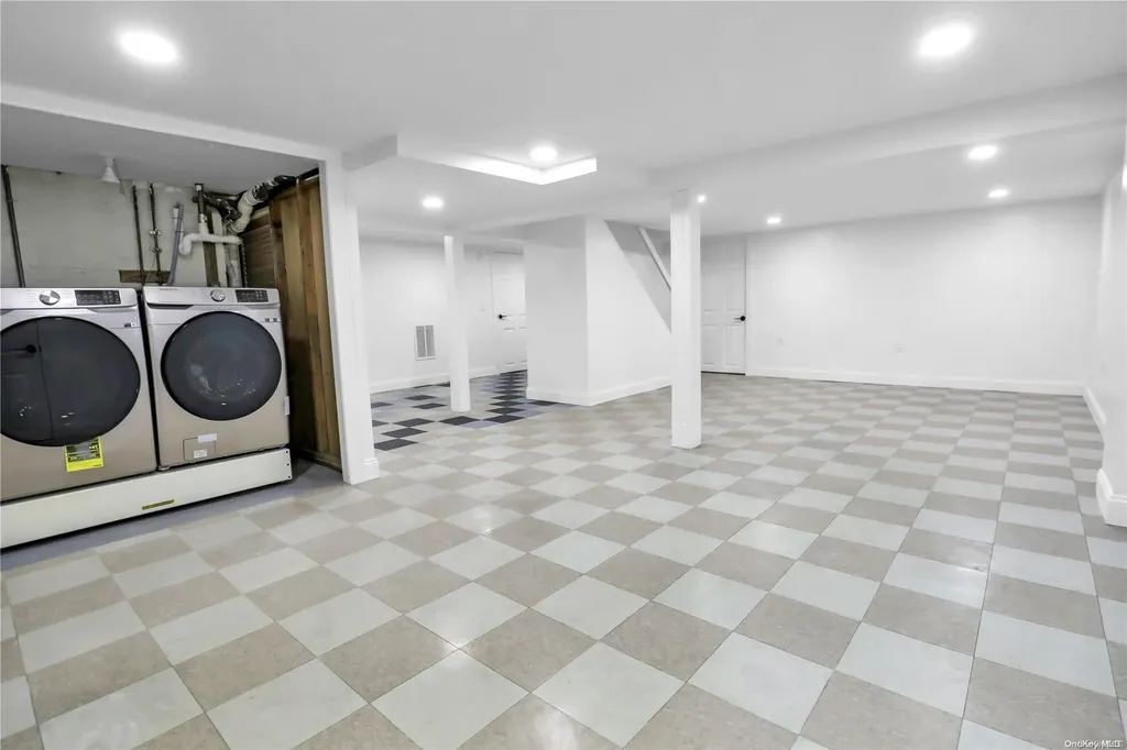 7 Platt Avenue Smithtown NY 11787