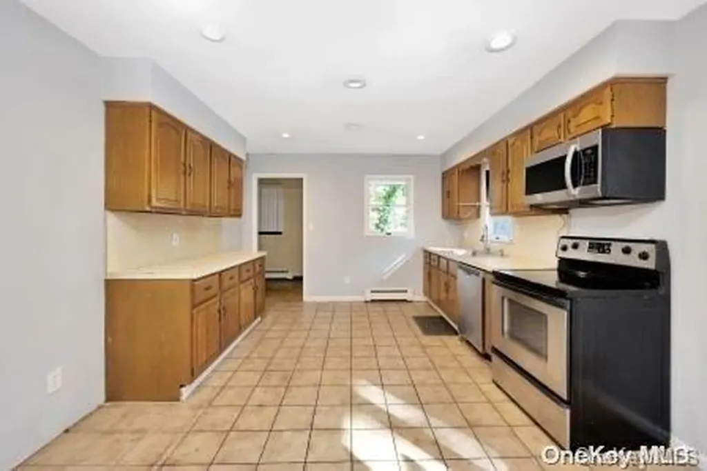 10 Gerald Street Wading River NY 11792