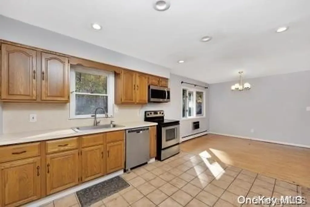 10 Gerald Street Wading River NY 11792