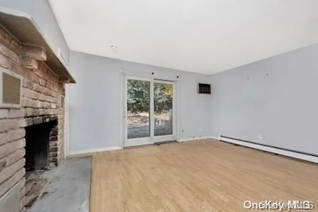 10 Gerald Street Wading River NY 11792