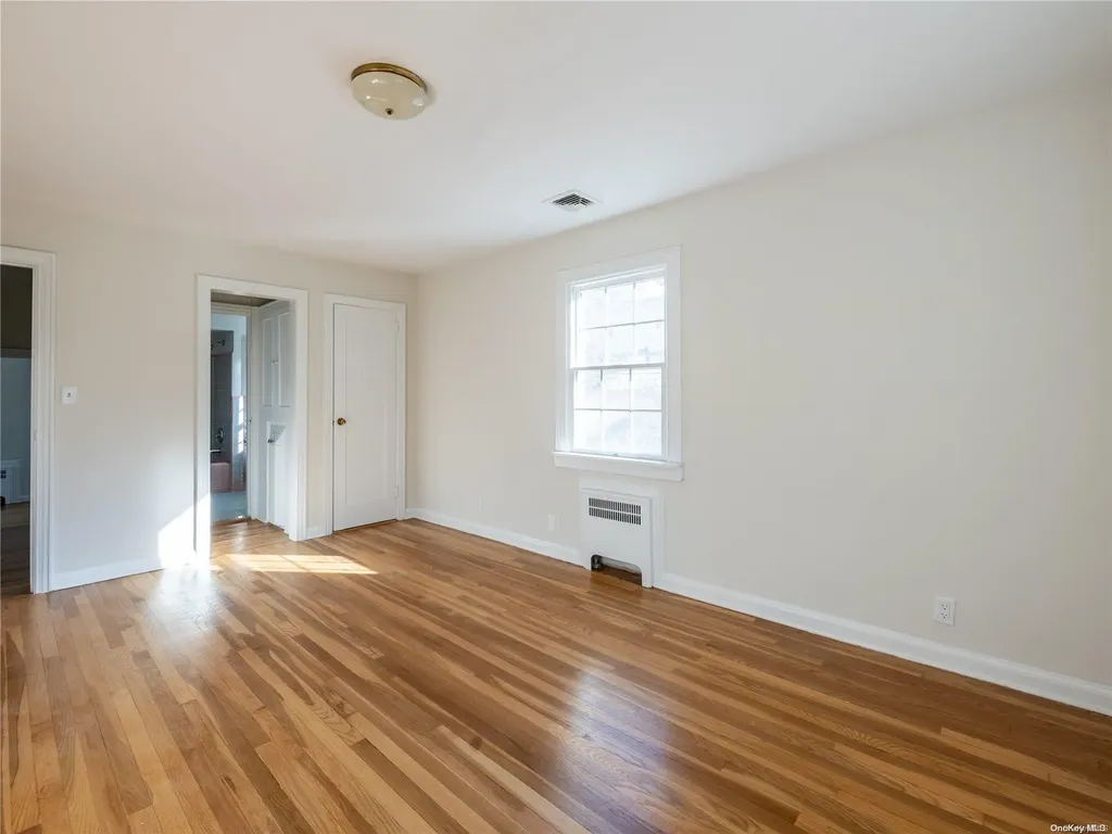 22 Shorehaven Lane Manhasset NY 11030