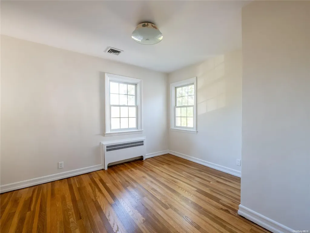 22 Shorehaven Lane Manhasset NY 11030