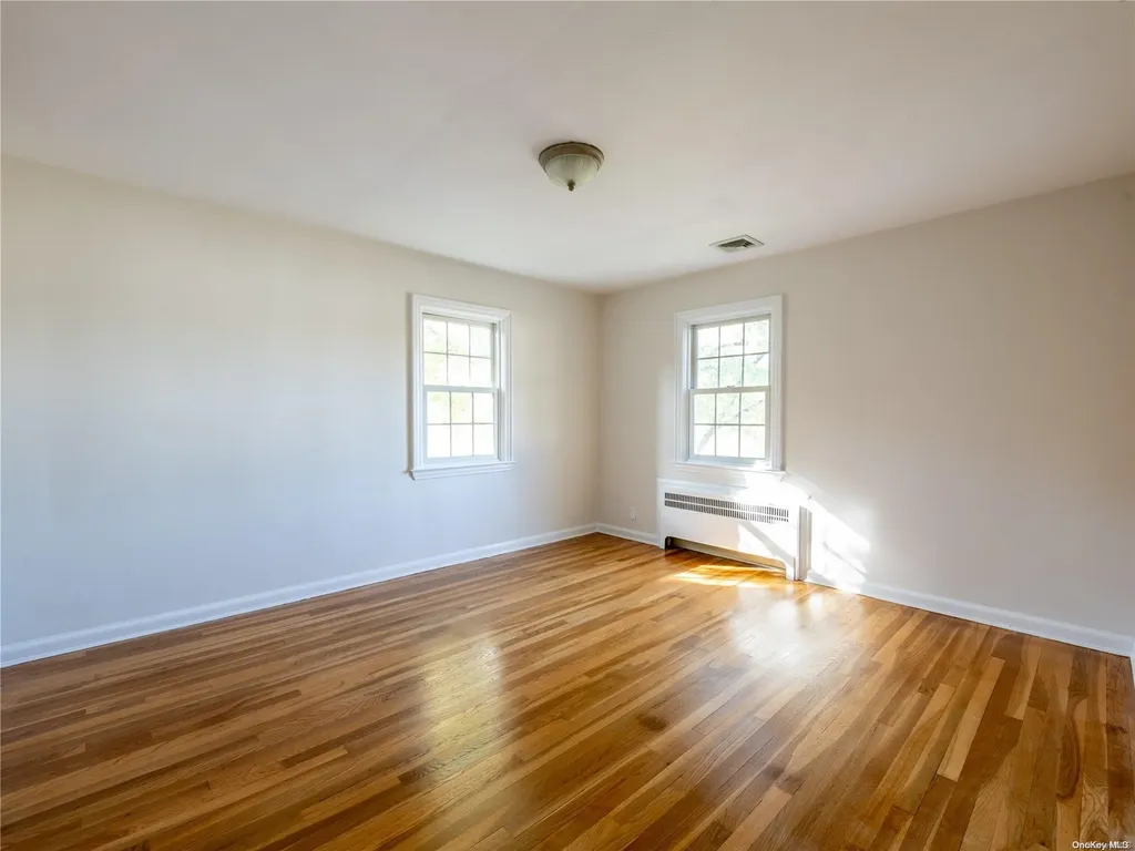 22 Shorehaven Lane Manhasset NY 11030