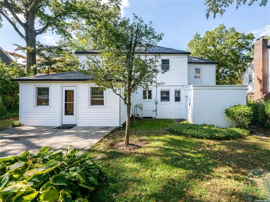 22 Shorehaven Lane Manhasset NY 11030