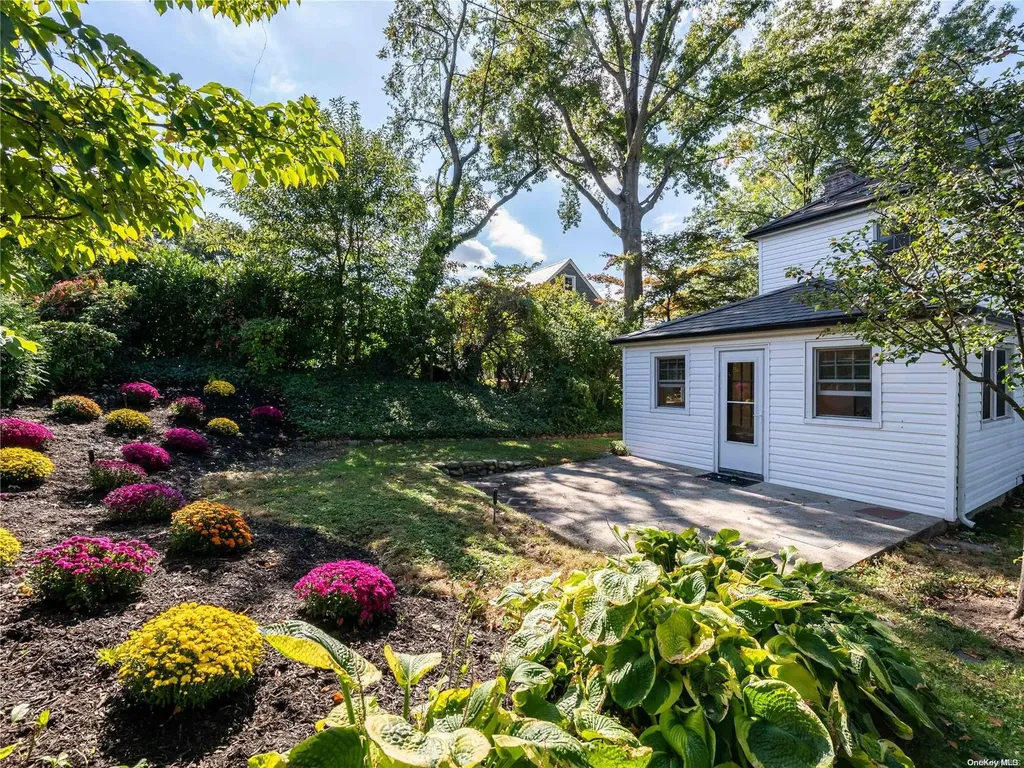 22 Shorehaven Lane Manhasset NY 11030