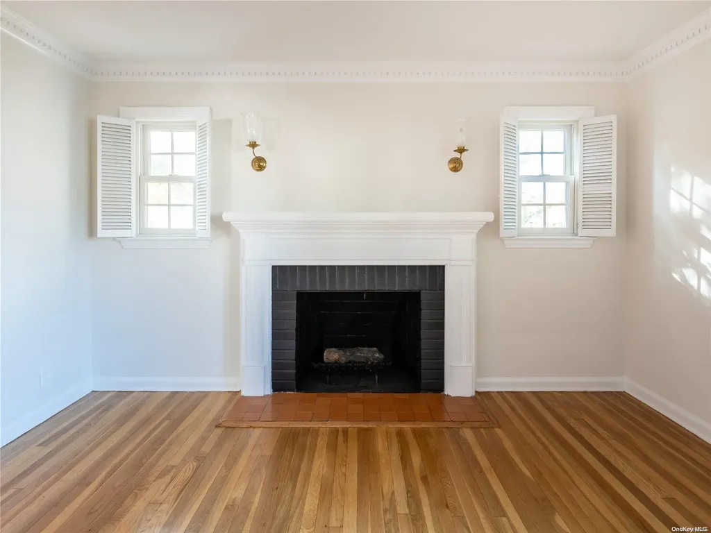 22 Shorehaven Lane Manhasset NY 11030