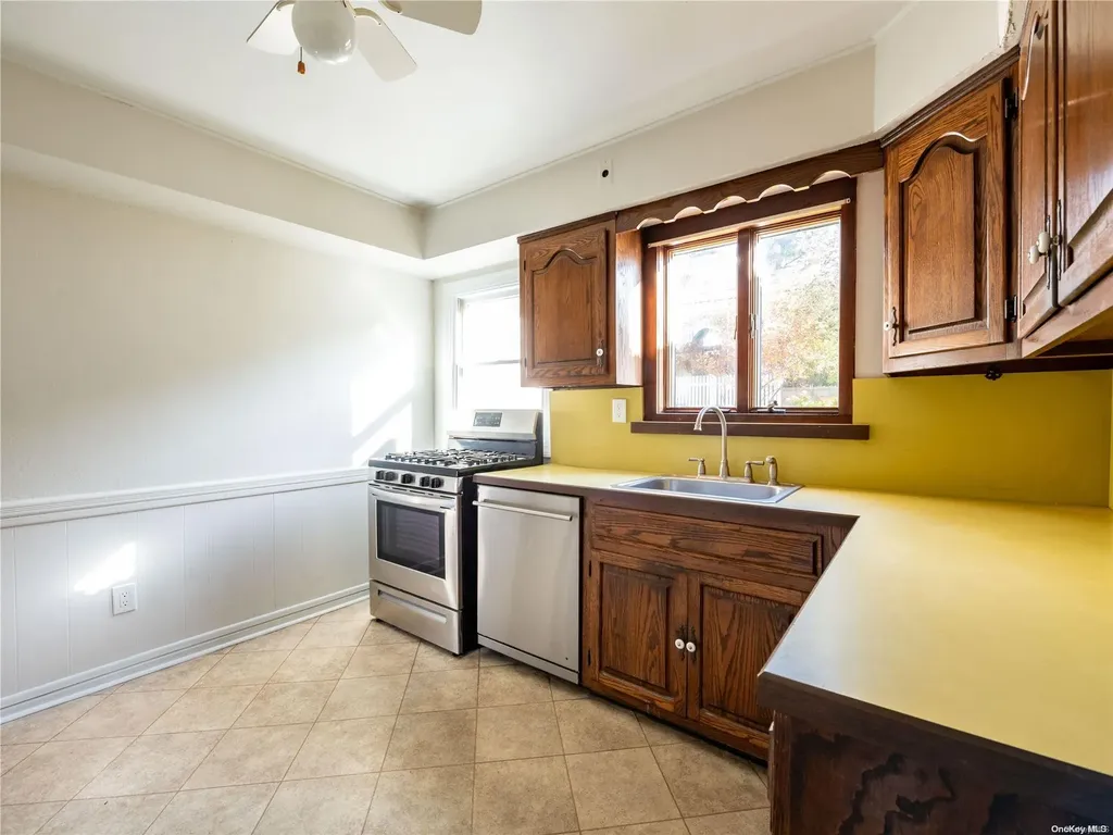 22 Shorehaven Lane Manhasset NY 11030
