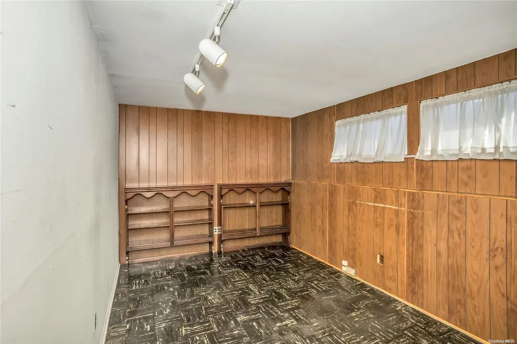 167 N Marginal Road Jericho NY 11753