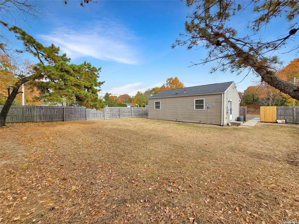 662 Hoffman Avenue Bellport NY 11713