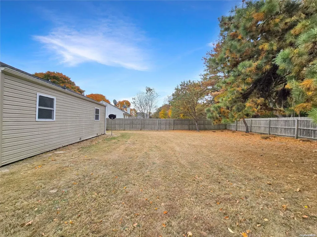 662 Hoffman Avenue Bellport NY 11713