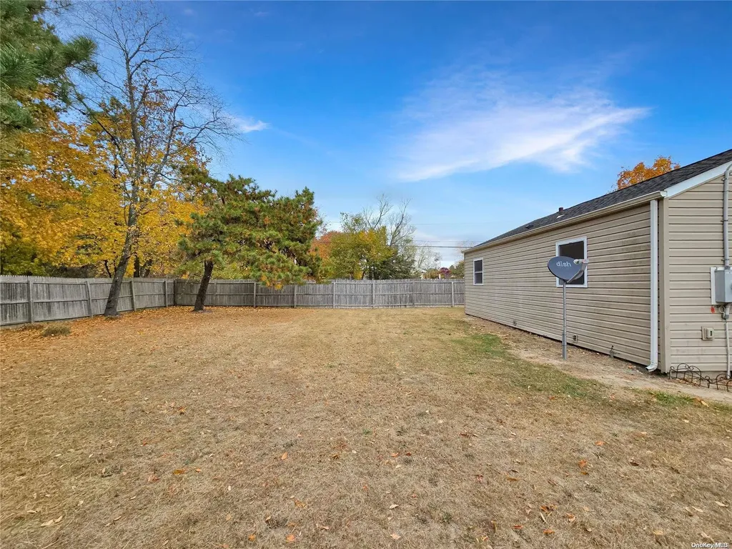 662 Hoffman Avenue Bellport NY 11713