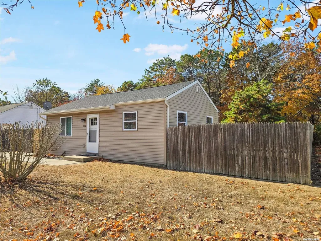 662 Hoffman Avenue Bellport NY 11713