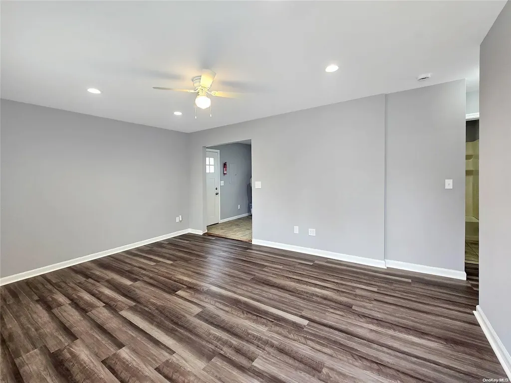 662 Hoffman Avenue Bellport NY 11713