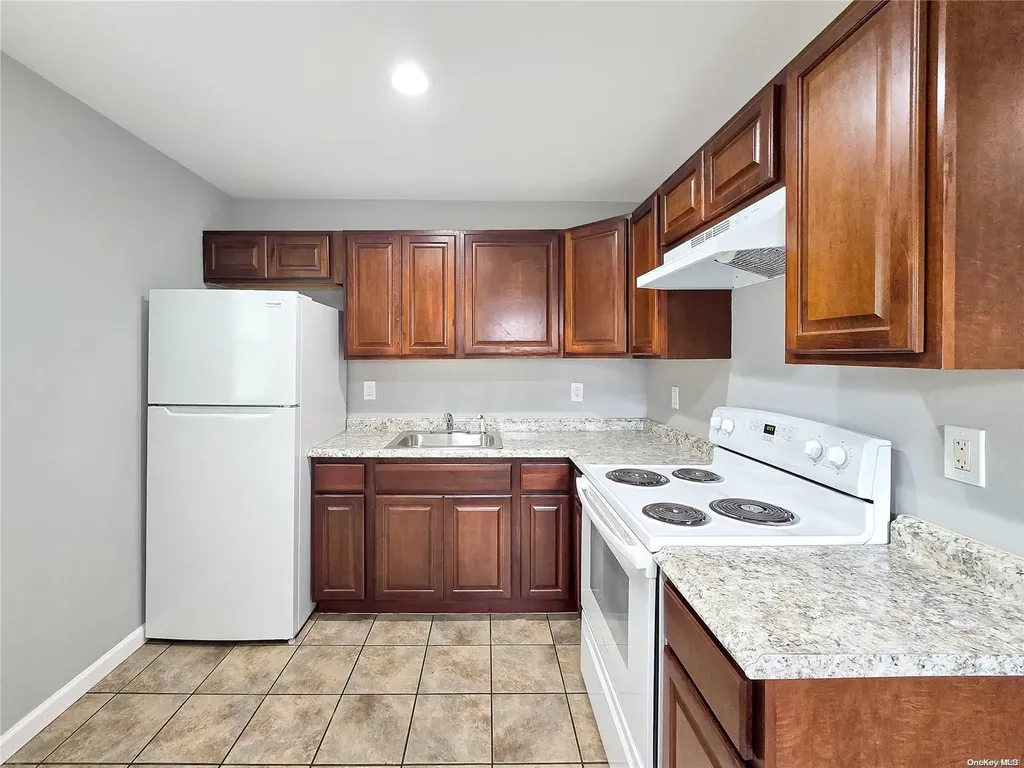 662 Hoffman Avenue Bellport NY 11713