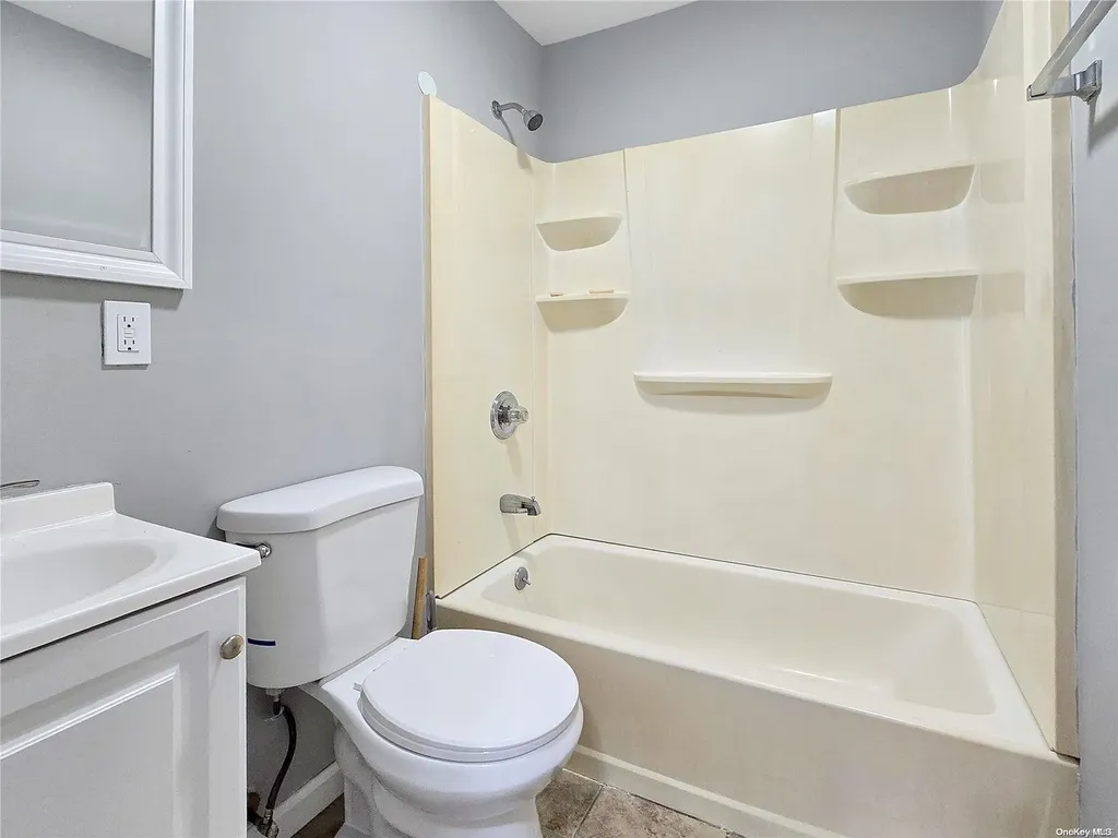 662 Hoffman Avenue Bellport NY 11713
