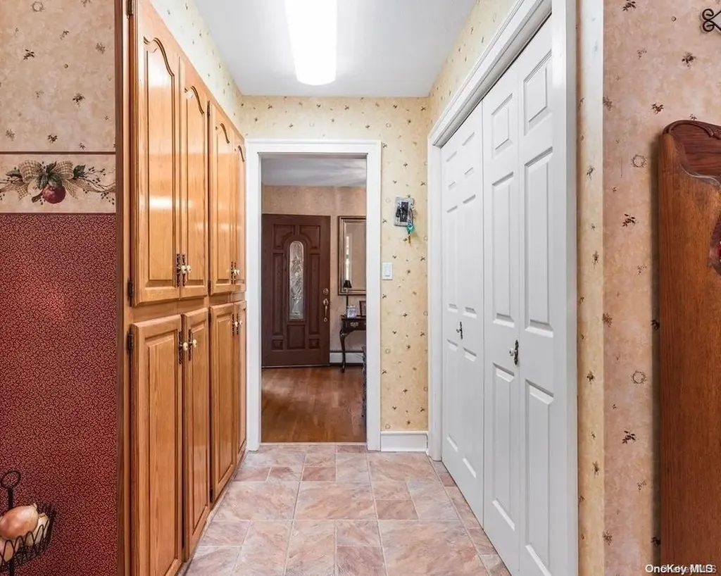 4 Tween Court Saint James NY 11780