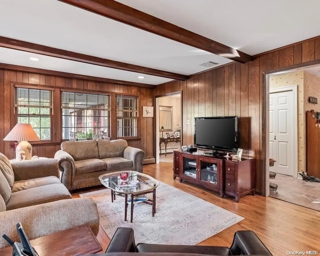 4 Tween Court Saint James NY 11780