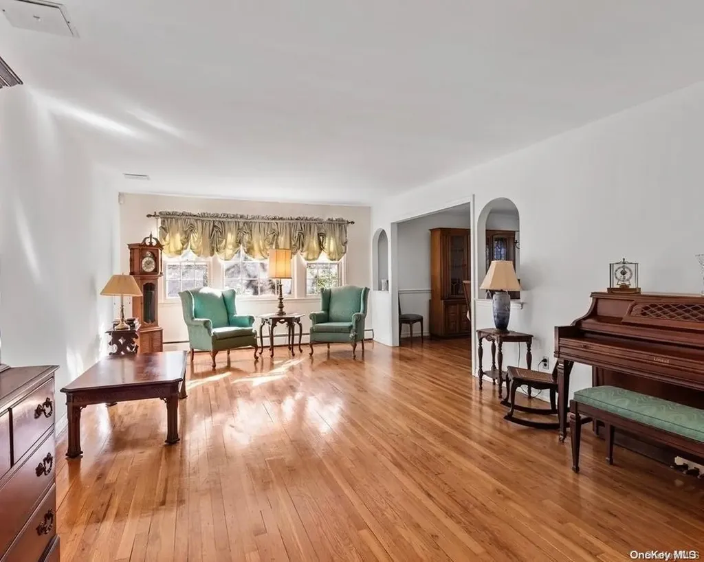 4 Tween Court Saint James NY 11780