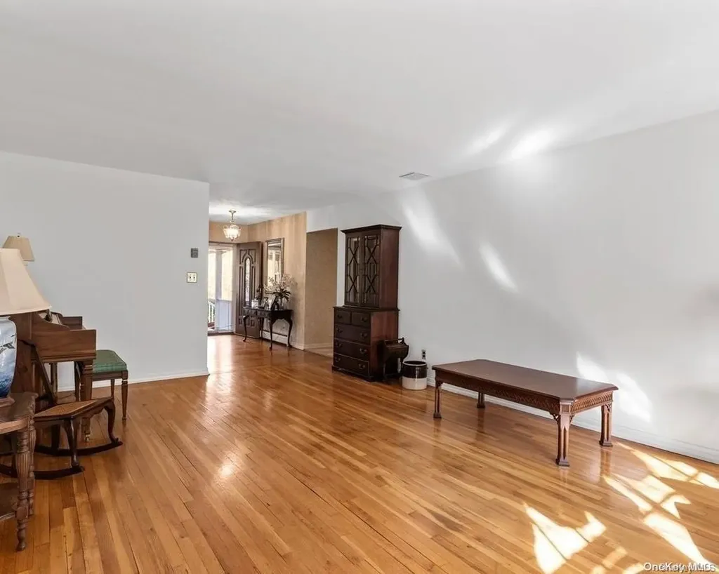4 Tween Court Saint James NY 11780