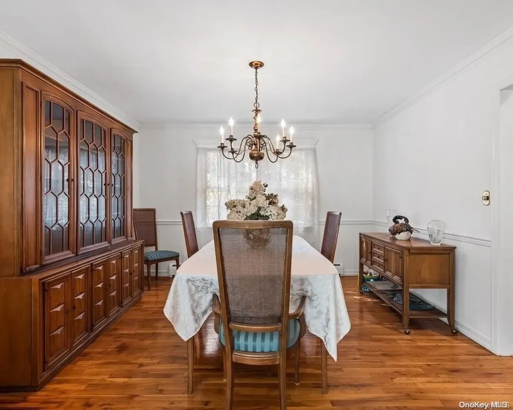 4 Tween Court Saint James NY 11780