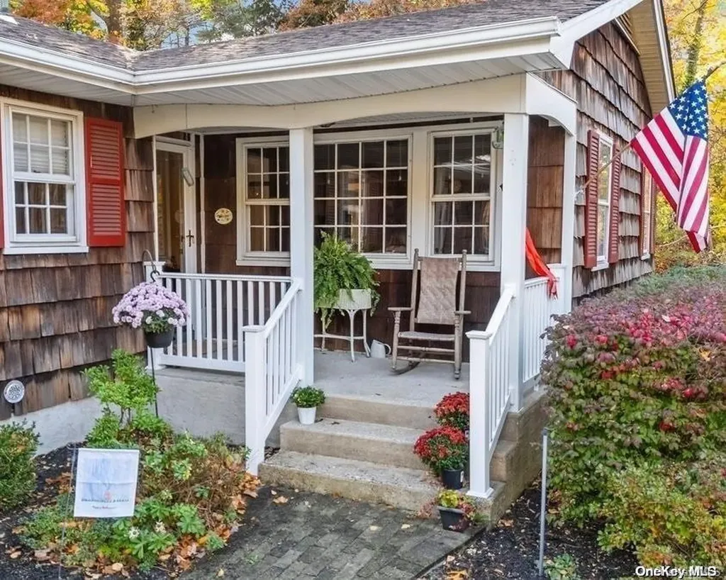 4 Tween Court Saint James NY 11780