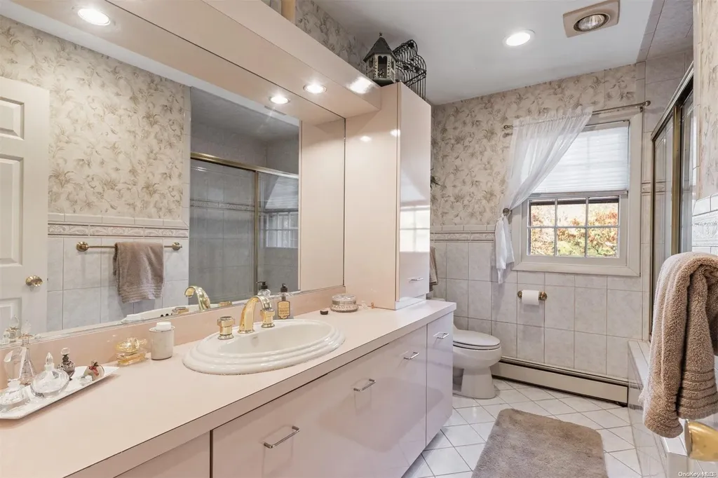 4 Tween Court Saint James NY 11780