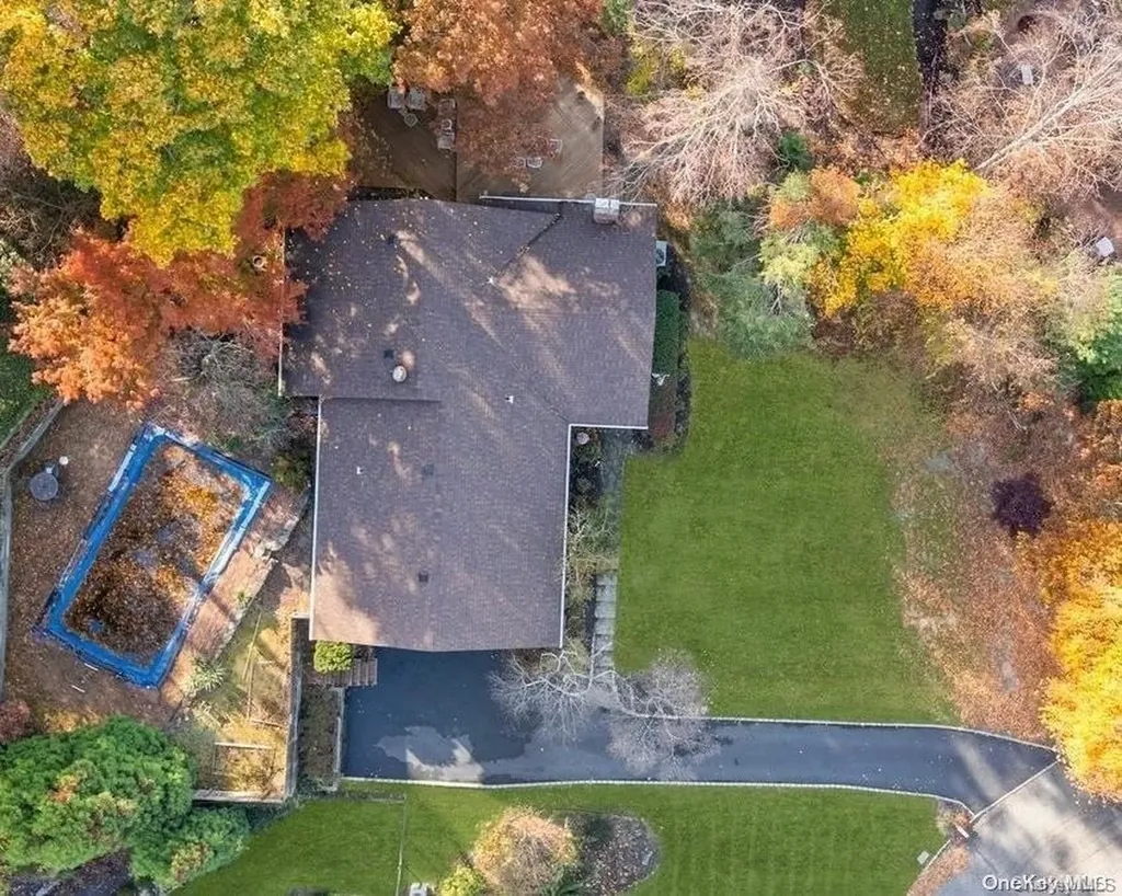 4 Tween Court Saint James NY 11780