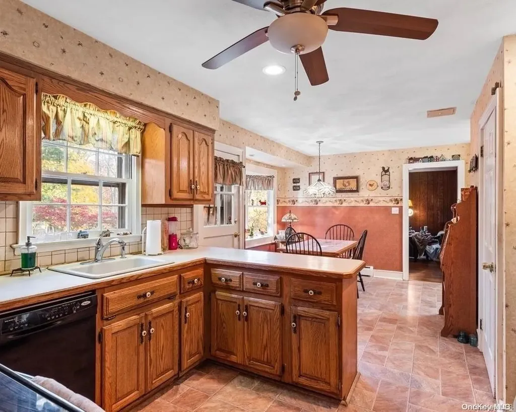 4 Tween Court Saint James NY 11780