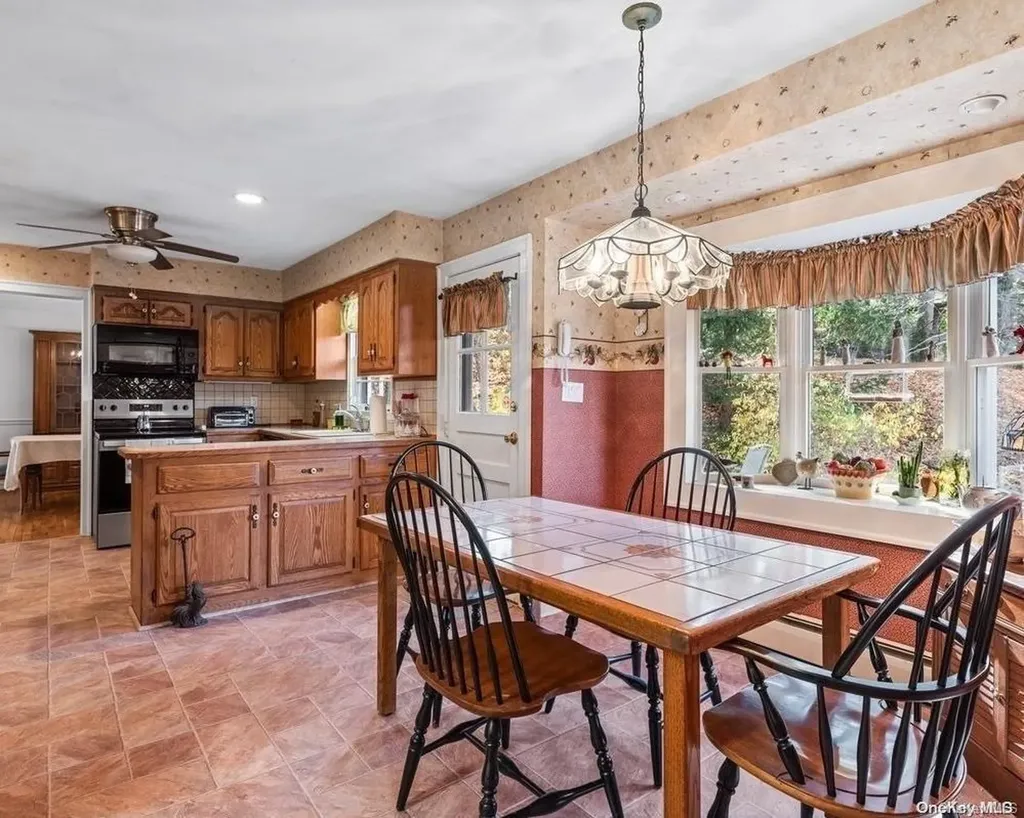 4 Tween Court Saint James NY 11780