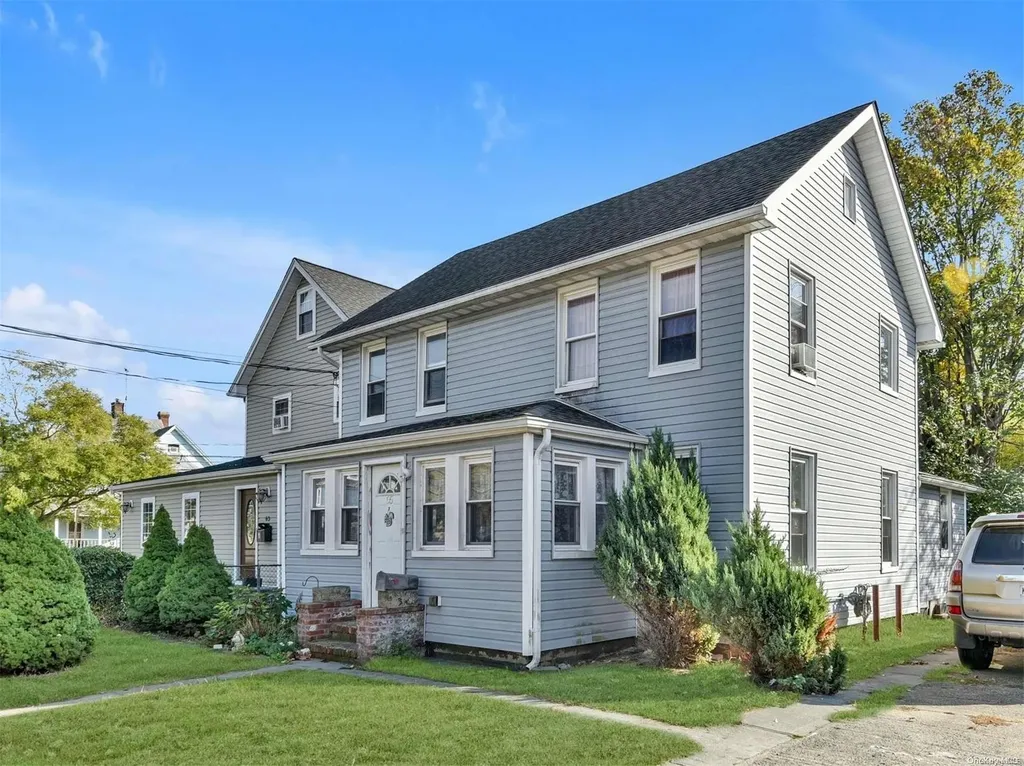 65 Raynor Street Freeport NY 11520