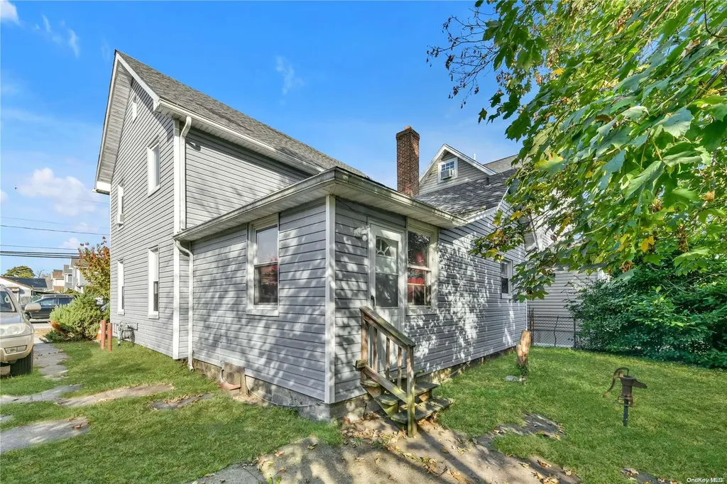 65 Raynor Street Freeport NY 11520