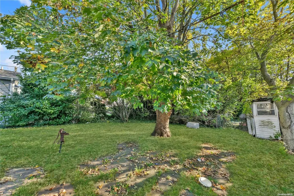 65 Raynor Street Freeport NY 11520