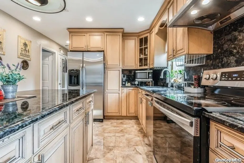 27 Wilson Lane Bethpage NY 11714